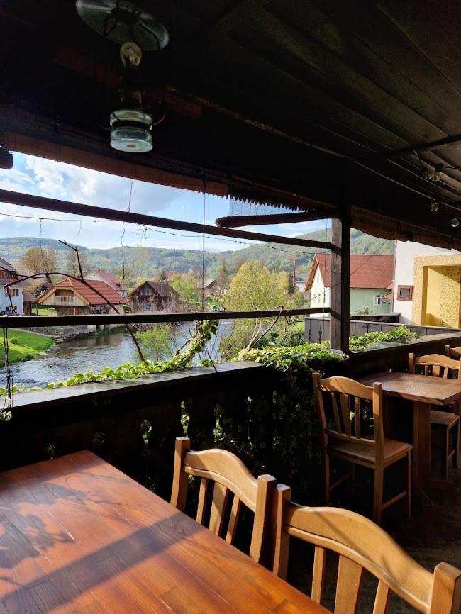 Krka River Lodge Znojile pri Krki Eksteriør billede